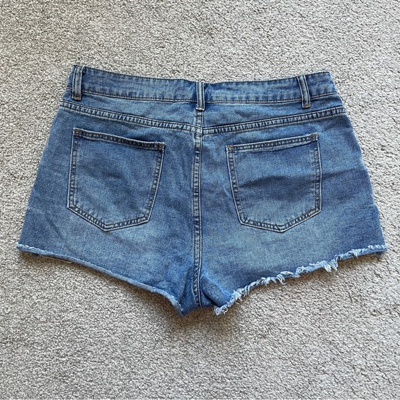 Pearl embellished denim shorts - Picture 2 of 2